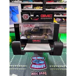 M2 Machines CHASE 1998 GMC Sierra 1500 4x4